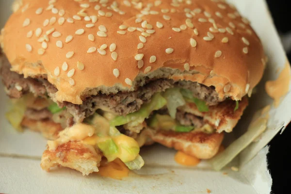 Čerstvé udělaný Hamburger — Stock fotografie