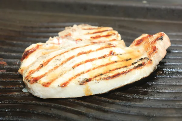 Bife em uma grelha — Fotografia de Stock