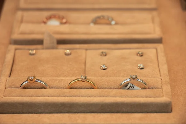 Διαμαντένιο δαχτυλίδι αρραβώνων — Φωτογραφία Αρχείου