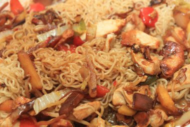 Tay tavuk ve erişte