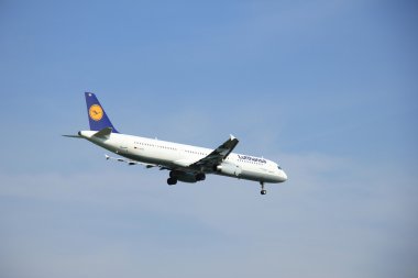 Amsterdam Hollanda - 6th Mayıs 2016: D-Airo Lufthansa Airbu
