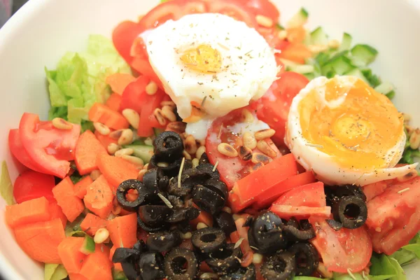 Frischer gemischter Salat — Stockfoto