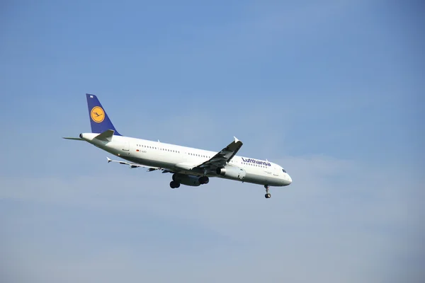 Amsterdam, Nizozemsko - 6th květen 2016: D-Airo Lufthansa Airbu — Stock fotografie
