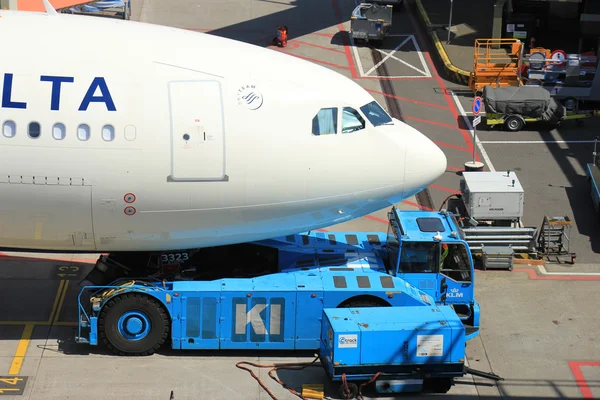 Amsterdam Países Bajos - 13 de mayo de 2016: N823NW Delta Air Lin — Foto de Stock