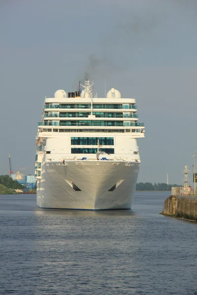 IJmuiden, Holanda, 4 de junho de 2016: Costa Neo Romântica — Fotografia de Stock