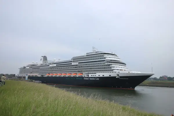 Velsen, Países Bajos - 29 de mayo de 2016: Koningsdam — Foto de Stock