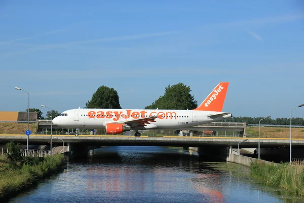 Amszterdam, Hollandia - 2016. június 9.: easyjet G-Ezul Airbu — Stock Fotó