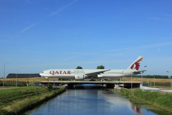 Amsterdam, Nederland - 9 juni 2016: A7-Bau Qatar Airways — Stockfoto