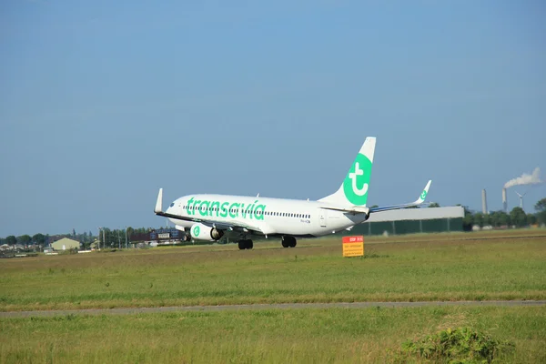 Amsterdam, Nederland - 9 juni 2016: Ph-Hzw Transavia Boe — Stockfoto