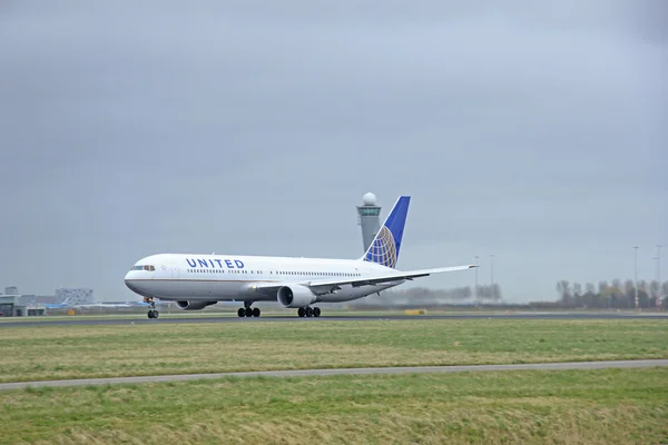 Amsterdam, Niederlande - 27. märz 2015: n651ua united air — Stockfoto