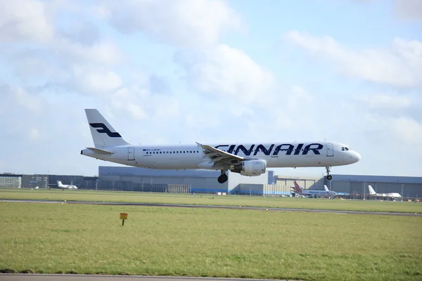 Amsterdam, The Netherlands, april 11, 2015 OH-LZB Finnair Airbus — Stock Photo, Image
