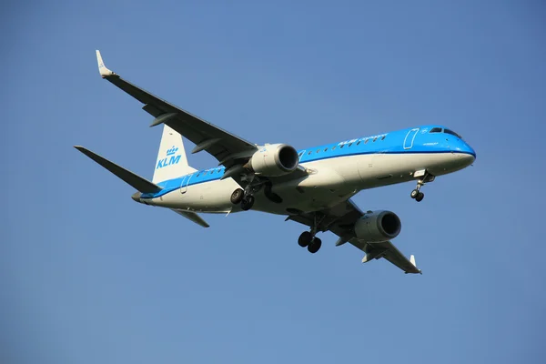 Amsterdam Nederland - mei 6de 2016: Ph-Ezm Klm Cityhopper — Stockfoto