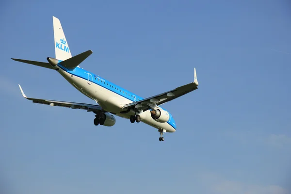 Amsterdam Nederland - mei 6de 2016: Ph-Ezm Klm Cityhopper — Stockfoto