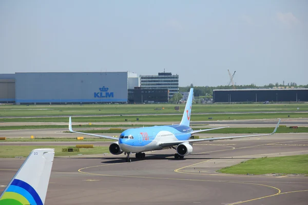 Amesterdão Países Baixos - 13 de maio de 2016: PH-OYI TUI Airlines — Fotografia de Stock