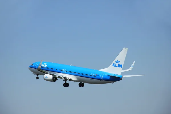 Амстердам, Нидерланды - 12 июня 2015: PH-BCE KLM Boeing 737 — стоковое фото