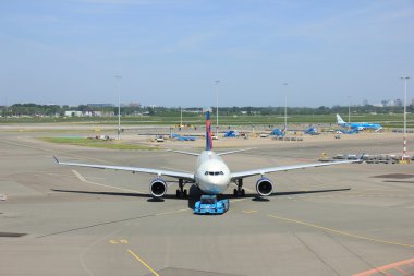 Amsterdam Hollanda - 13 Mayıs 2016: N823nw Delta hava Lin