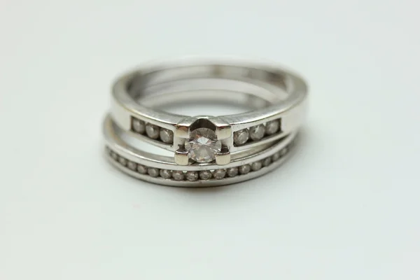 Skládaný diamantové prsteny — Stock fotografie