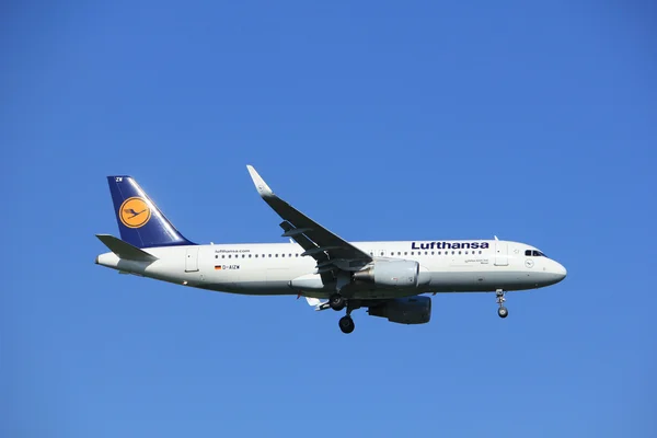 Amsterdam Nederland - 24 juni 2016: D-Aizw Lufthansa — Stockfoto