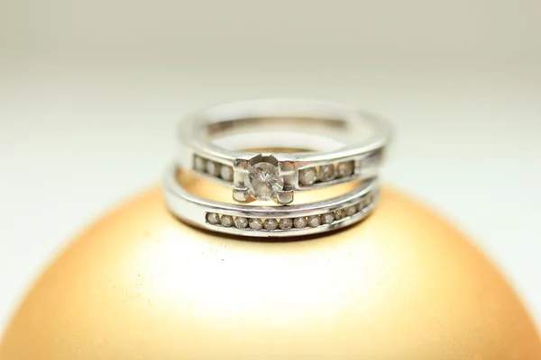 Diamantové prsteny svatební sada — Stock fotografie