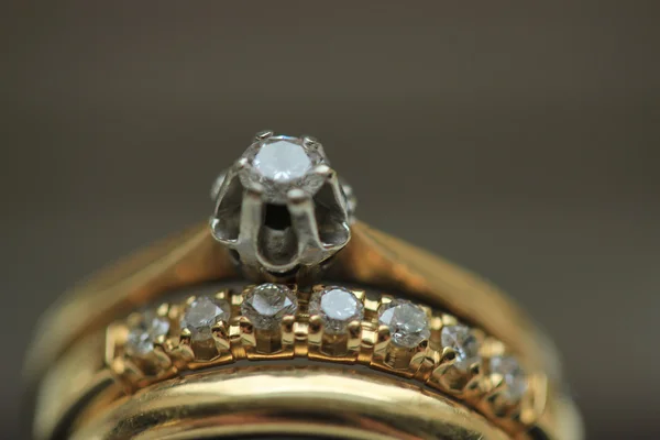 Geel gouden diamanten ringen — Stockfoto