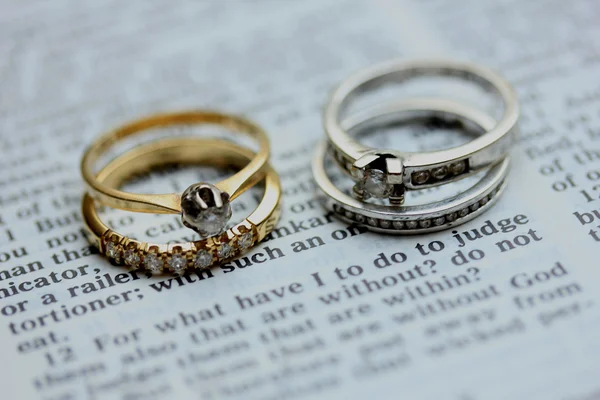 Juegos de boda de diamantes — Foto de Stock