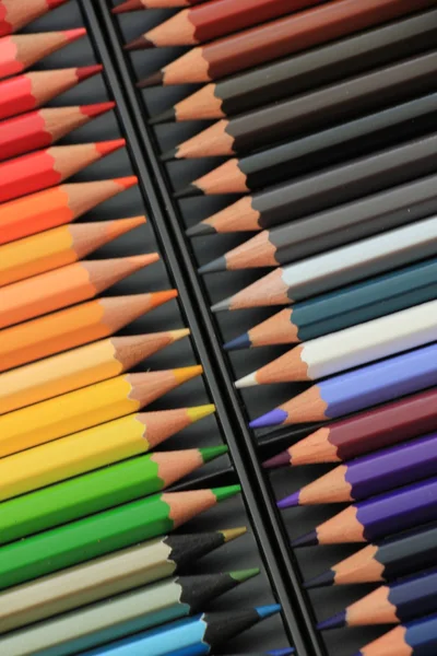 Новые цветные карандаши — стоковое фото