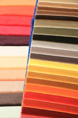 Kumaş örnekleri bir mağaza