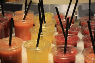 buz üstünde smoothies