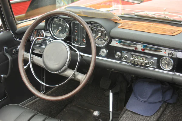 Vintage car dashboard — Stock Photo, Image