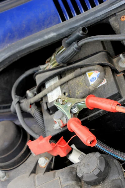 Car battery charging — Stock Photo, Image