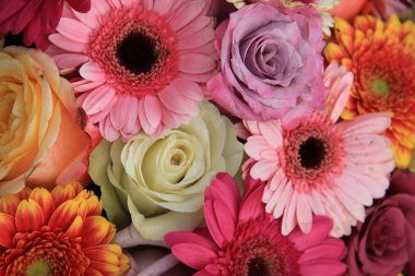 gerbera ve gül gelin buketi