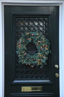 Noel çelenk süsleri ile