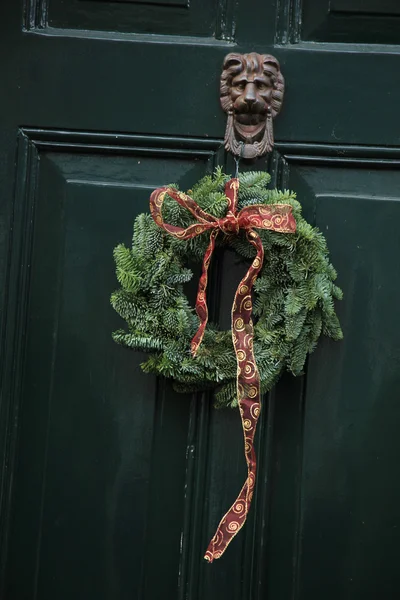 Grinalda de Natal com decorações — Fotografia de Stock