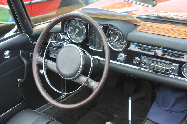 Vintage car dashboard — Stock Photo, Image