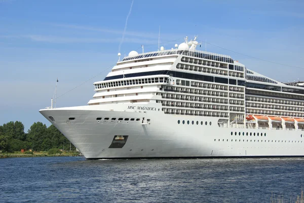 Velsen, Nederländerna, 7: e juli 2014: msc magnifica — Stockfoto