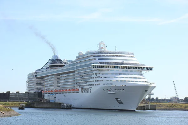 IJmuiden, Nizozemsko - 10. září 2016: Msc Splendida — Stock fotografie