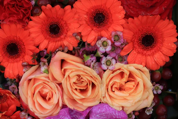 Rosa Laranjeiras Uma Grande Peça Central Casamento Rosas Gerberas — Fotografia de Stock