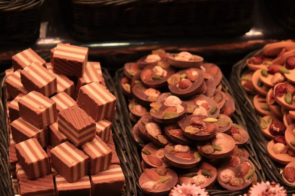 Pralinés Chocolate Com Nozes Mercado Barcelona Espanha — Fotografia de Stock