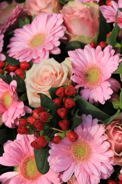 Μικτή Ροζ Λουλούδια Λουλουδάτη Διακόσμηση Γάμου — Φωτογραφία Αρχείου