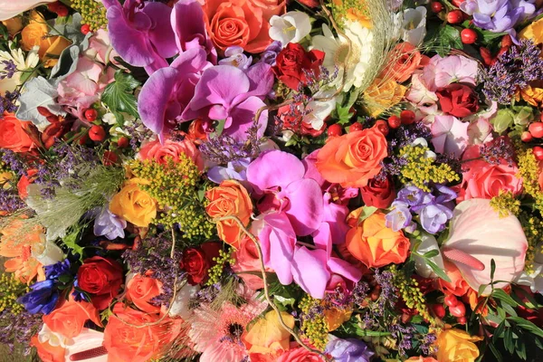 Gemischter Blumenschmuck Verschiedene Blumen Verschiedenen Farben Für Eine Hochzeit — Stockfoto