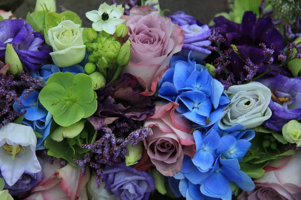 Blauwe Hydragea Paarse Rozen Een Blauw Paars Bruiloft Boeket Centerpieces — Stockfoto