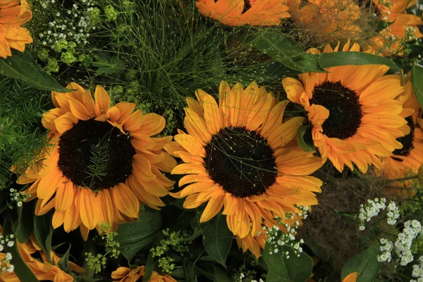 Grands Tournesols Jaunes Dans Arrangement Floral Mariage — Photo