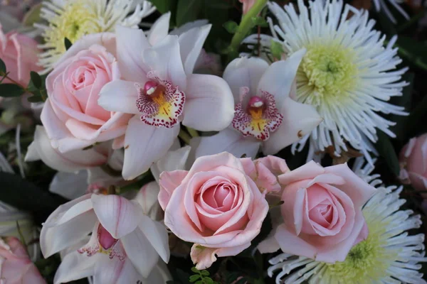 Rosa Rosa Cymbidium Orquídeas Arranjo Casamento — Fotografia de Stock