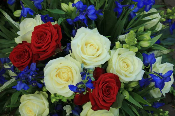 Kırmızı Beyaz Mavi Düğün Çiçekleri Vatansever Temalı Düğün — Stok fotoğraf
