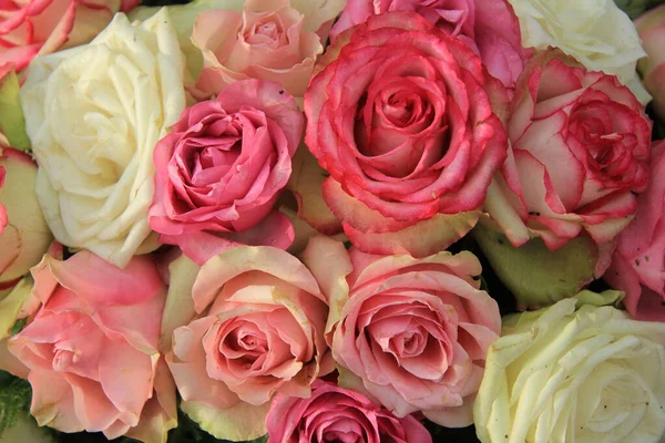 Róże Różnych Odcieniach Różu Dekoracje Ślubne — Zdjęcie stockowe
