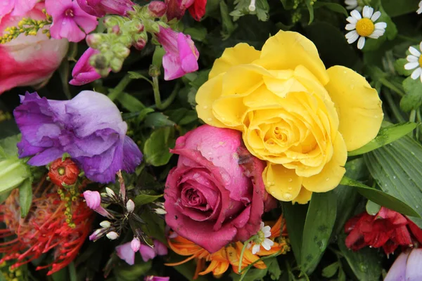 Gemischter Blumenschmuck Hellen Farben — Stockfoto