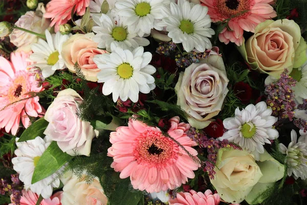 Arreglo Floral Mixto Varias Flores Diferentes Tonos Rosa Blanco Para —  Fotos de Stock