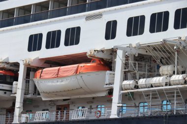 IJmuiden, Hollanda - 15 Haziran 2020: MS Zaandam Felison Terminali 'nde Hollanda Amerika Hattı tarafından işletiliyor. HAL, Covid 19 nedeniyle tüm seferleri iptal etti