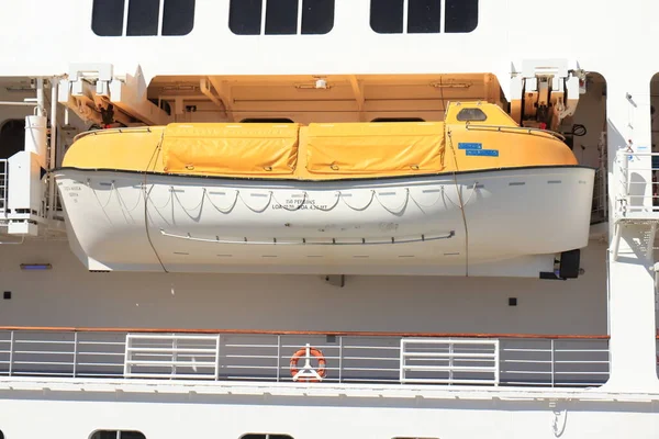Βαρκελώνη Ισπανία Σεπτεμβρίου 2019 Σωσίβιο Σκάφος Σκάφος Ασφαλείας Costa Magica — Φωτογραφία Αρχείου