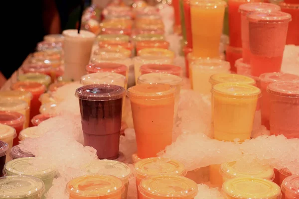 Batidos Afrutados Frescos Sobre Hielo Mercado Barcelona —  Fotos de Stock